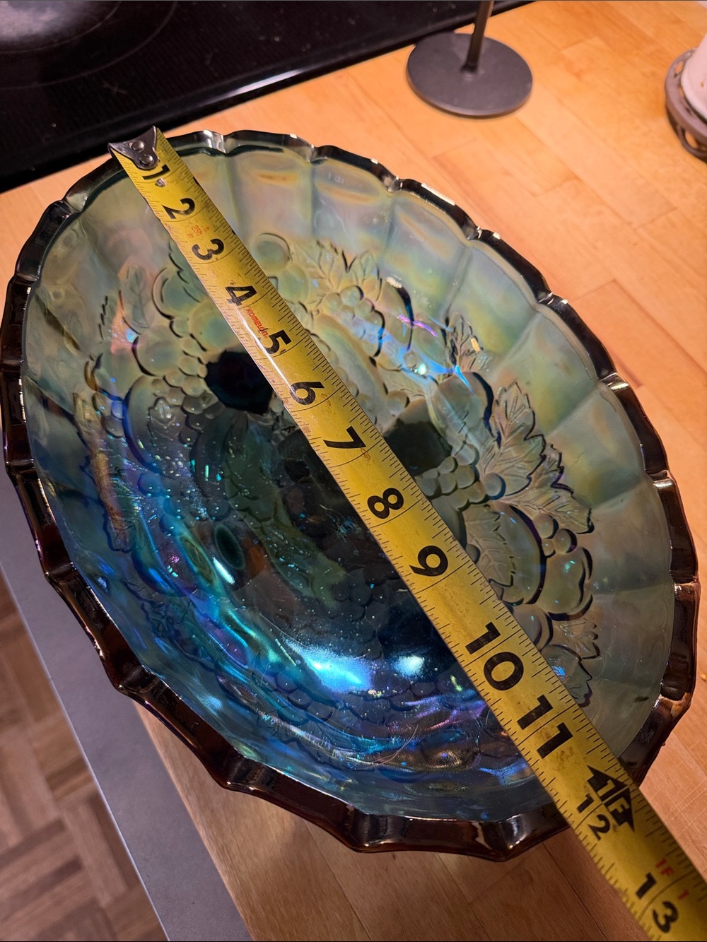 VTG Indiana Glass Iridescent Carnival Footed Fruit Bowl, Harvest Grape Pattern - Picture 7 of 7